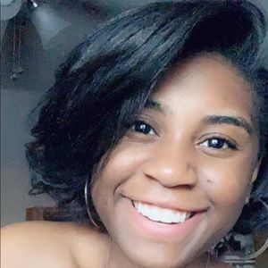 Meet your Posher, Courtney